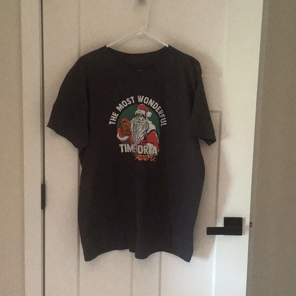 Gray Santa Graphic T-Shirt